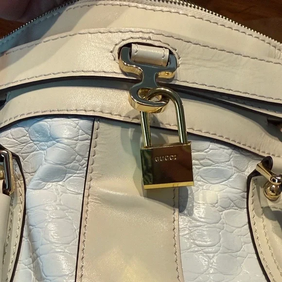 Classic Gucci Padlock - Cream and Brown Satchel with Gold Accents - Picture 3 of 13